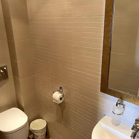 Luxury 4br With 3 Bathrooms In Marousi Athens