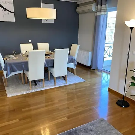 Luxury 4br With 3 Bathrooms In Marousi *