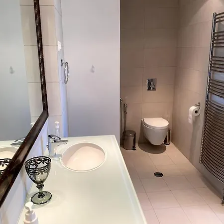 Luxury 4br With 3 Bathrooms In Marousi
