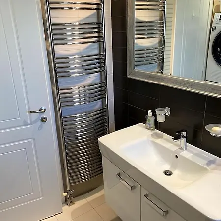 Luxury 4br With 3 Bathrooms In Marousi *