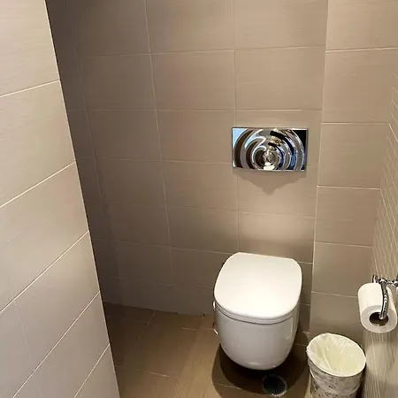 Luxury 4br With 3 Bathrooms In Marousi Apartment *