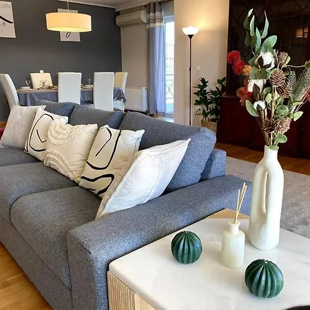 Luxury 4br With 3 Bathrooms In Marousi *